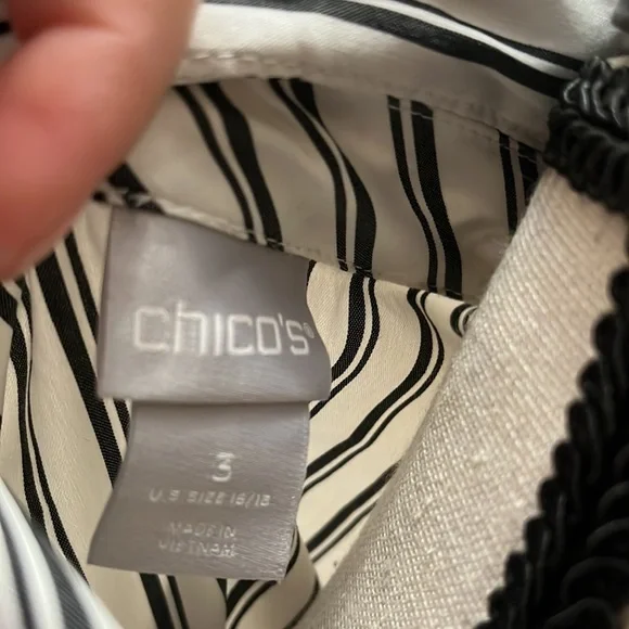 Chicos size 3 soft stretchy shirt. Lightweight. Summer ready - Picture 3 of 5